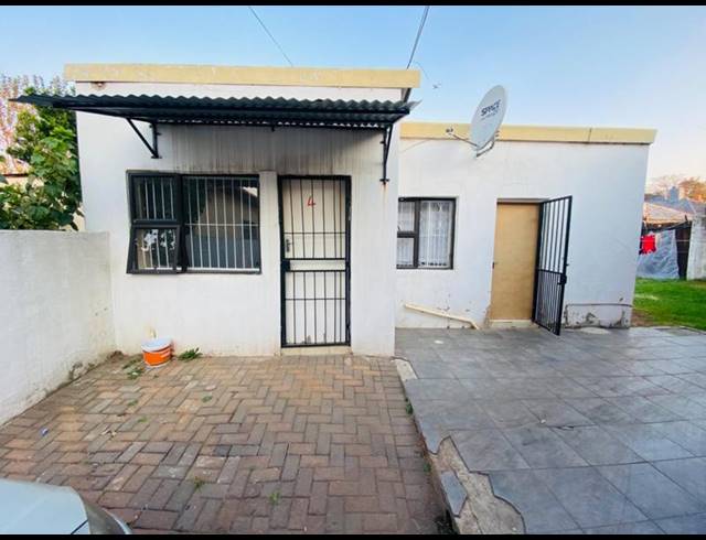 7 BEDROOM HOUSE FOR SALE IN GERMISTON STATION